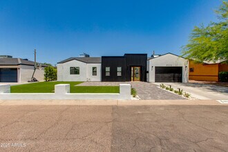 4246 E Mulberry Dr in Phoenix, AZ - Building Photo - Building Photo