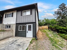 806 Paradise Ln in Colorado Springs, CO - Building Photo