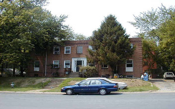 8512 Glenview Ave in Takoma Park, MD - Foto de edificio - Building Photo