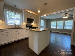 2014 Eastway Dr in Charlotte, NC - Foto de edificio - Building Photo