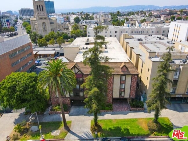 525 La Fayette Park Pl in Los Angeles, CA - Building Photo - Building Photo