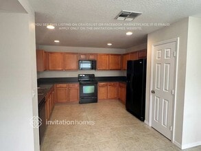 391 SW Millard Dr in Port St. Lucie, FL - Foto de edificio - Building Photo