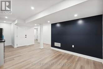 140 Springvalley Crescent in Hamilton, ON - Building Photo - Building Photo