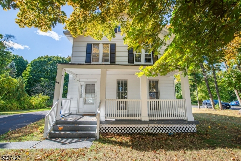 64 Main St in Roxbury Township, NJ - Building Photo