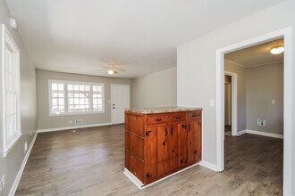 1952 Brenda Dr in Austell, GA - Building Photo - Building Photo