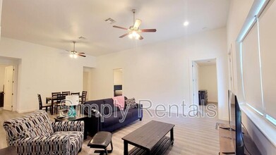 1711 Sycamore St in Commerce, TX - Building Photo - Building Photo