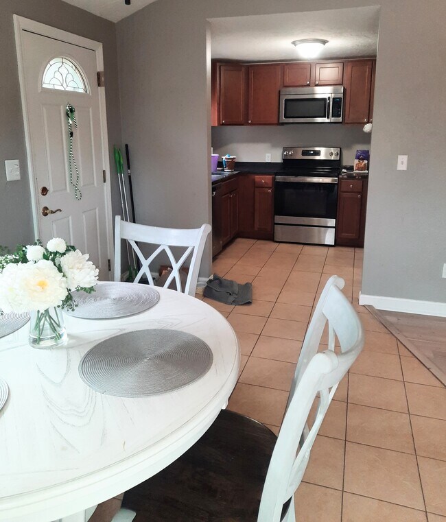 633 Wareham St, Unit 633 Wareham St. Plymouth in Middleboro, MA - Foto de edificio - Building Photo