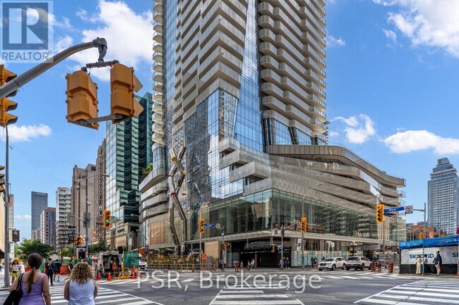 1 Bloor St E in Toronto, ON - Building Photo - Building Photo