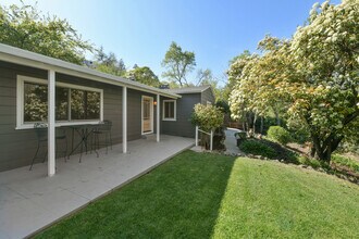 925 Hawthorn Dr in Lafayette, CA - Foto de edificio - Building Photo
