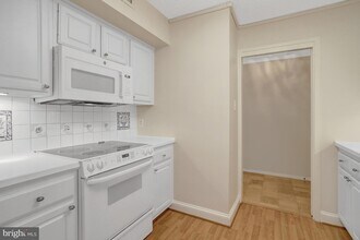 3800 Fairfax Dr, Unit 509 in Arlington, VA - Building Photo - Building Photo