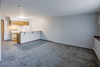 907 Dale St Apartments in Hutchinson, MN - Foto de edificio - Interior Photo