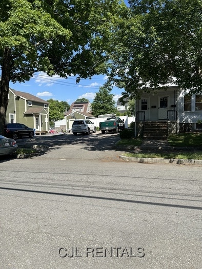 25 Charlotte Rd in Waltham, MA - Building Photo - Building Photo