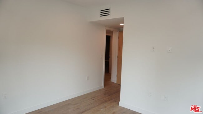 10867 Fruitland Dr in Los Angeles, CA - Building Photo - Building Photo