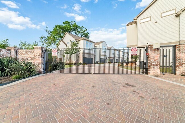 148 Knightsbridge Park Ln in Houston, TX - Building Photo - Building Photo