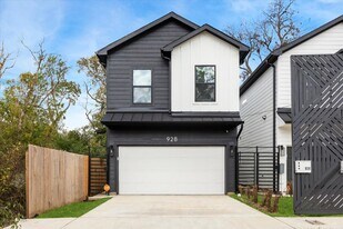 928 Granville Dr in Houston, TX - Building Photo