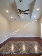 1417 S Eastman Rd in Kingsport, TN - Foto de edificio - Building Photo