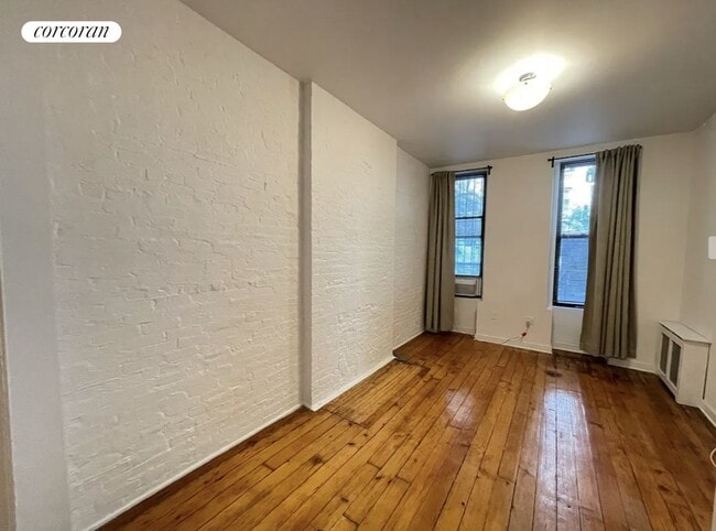320 W 47th St in New York, NY - Building Photo - Building Photo