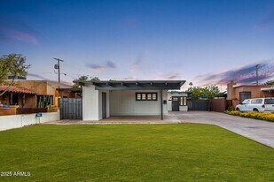 1610 W Wilshire Dr in Phoenix, AZ - Building Photo