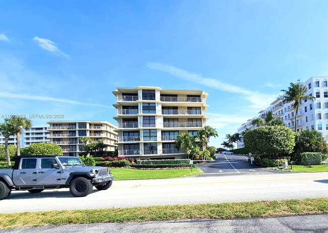3200 S Ocean Blvd in Palm Beach, FL - Building Photo - Building Photo