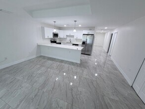 856-858 Milwaukee Blvd, Unit 856 Milwaukee Blvd in Lehigh Acres, FL - Foto de edificio - Building Photo