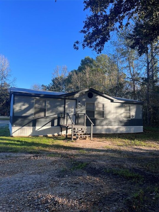 401 County Rd 2296 in Cleveland, TX - Building Photo