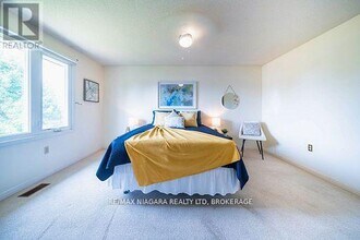 26 Crestcombe Rd in St Catharines, ON - Building Photo - Building Photo