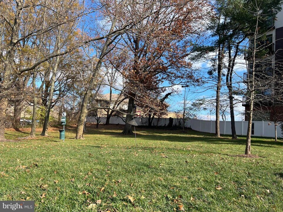 10528 Cross Fox Ln-Unit -F2 in Columbia, MD - Building Photo