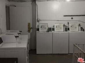 443 S Wilton Pl in Los Angeles, CA - Building Photo - Building Photo