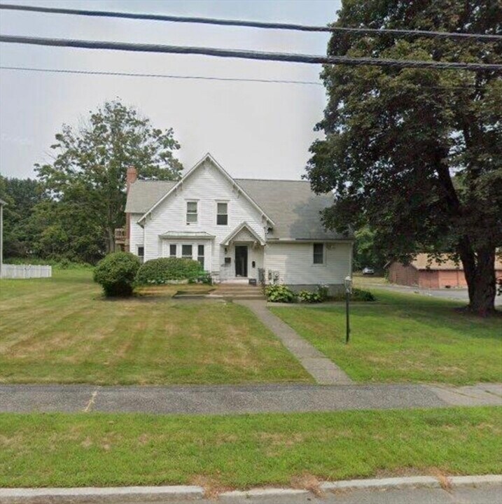 745 Main St in Shrewsbury, MA - Building Photo