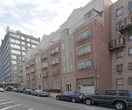 52 Broadway in Brooklyn, NY - Foto de edificio - Building Photo