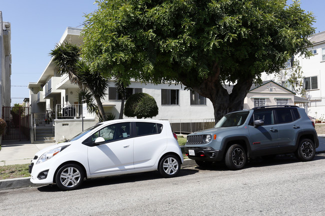 3439 Mentone Ave in Los Angeles, CA - Building Photo - Building Photo