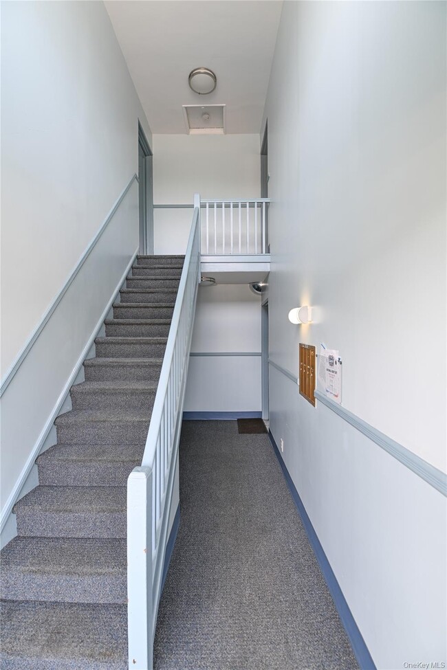 8 Stokes Rd in Yonkers, NY - Building Photo - Building Photo