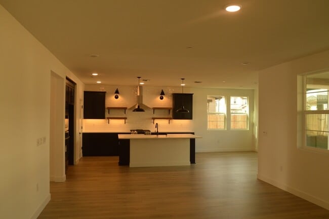 477 Gold Coast Rd in Lathrop, CA - Building Photo - Building Photo