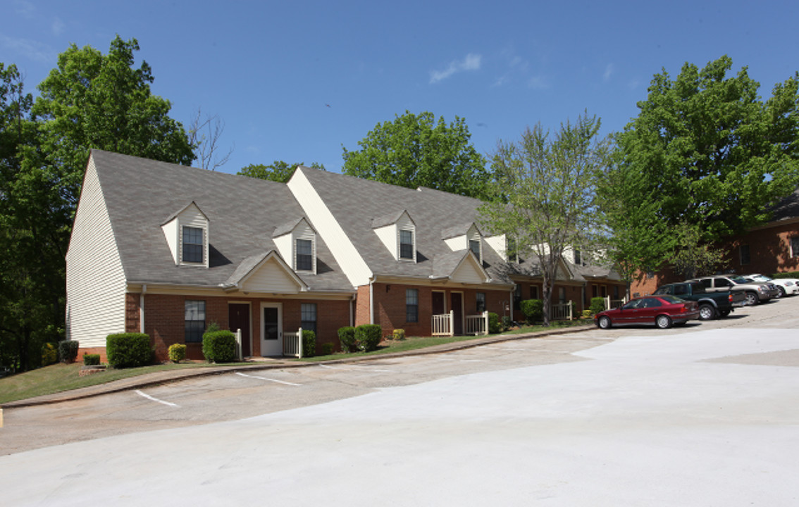 Hillcrest Apartments in Winder, GA - Building Photo