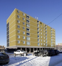 Kensington Court in Calgary, AB - Building Photo - Building Photo