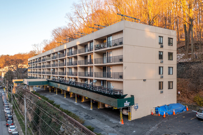 The River Hill Condominium in Yonkers, NY - Building Photo - Building Photo