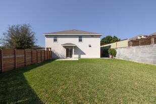 1021 E La Cantera Ave in McAllen, TX - Building Photo