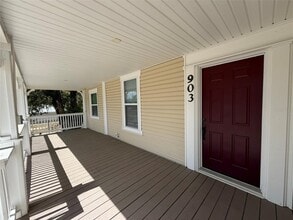 903 E New York Ave in DeLand, FL - Building Photo - Building Photo