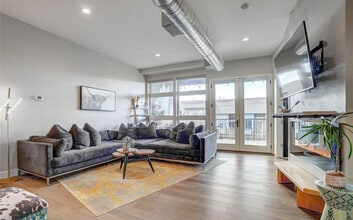 3198 Blake St, Unit 306 in Denver, CO - Building Photo - Building Photo