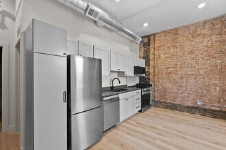 266 E Michigan Ave, Unit 203 in Kalamazoo, MI - Foto de edificio - Building Photo