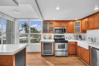 611 Ocean Dr, Unit 3E in Key Biscayne, FL - Building Photo - Building Photo