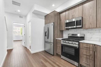 2032 N Franklin St in Philadelphia, PA - Building Photo - Building Photo