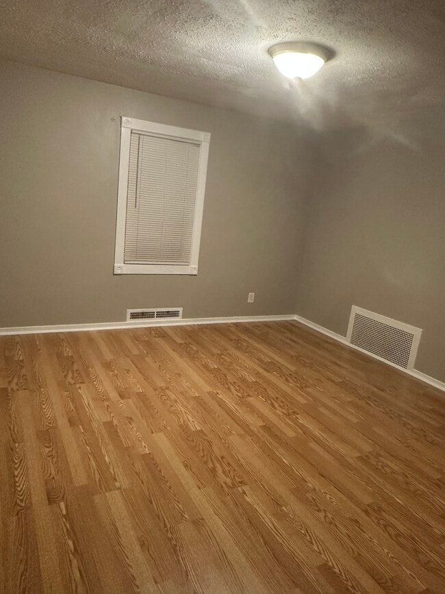 78 Walnut Rd in Rocky Hill, CT - Foto de edificio - Building Photo