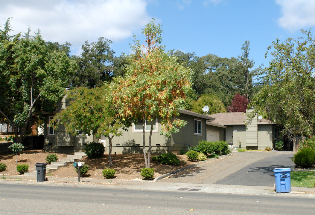 5919 Montecito Ave in Santa Rosa, CA - Building Photo