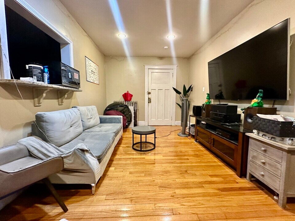 74 Egmont St, Unit 1 in Brookline, MA - Building Photo