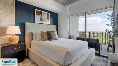 221 Main St N, Unit 1408 in St. Petersburg, FL - Foto de edificio - Building Photo