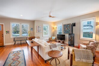 460 Bay Ave in East Marion, NY - Building Photo - Building Photo