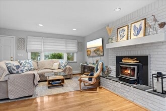 3 Crestview Dr in West Hampton Dunes, NY - Building Photo - Building Photo