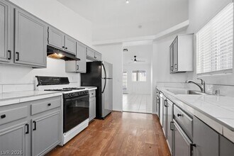 5437 Silent Path Way in North Las Vegas, NV - Building Photo - Building Photo