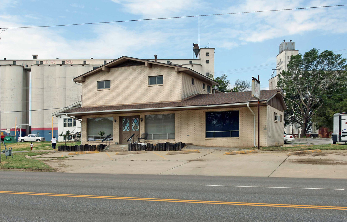 1020 S Rock Island Ave in El Reno, OK - Building Photo